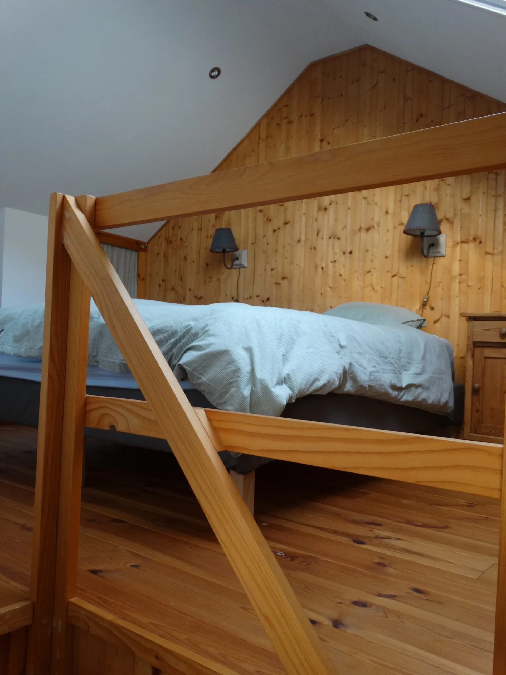 The mezzanine bed